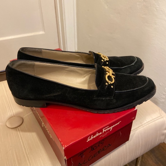 VINTAGE SALVATORE FERRAGAMO BLACK SUEDE LOAFERS 7.5 AA NARROW FLATS - Picture 3 of 9
